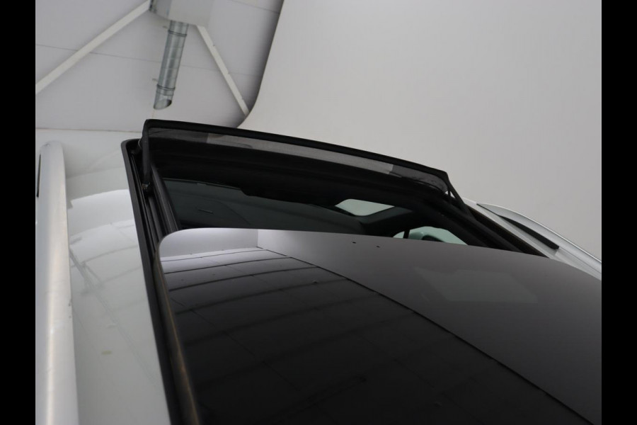 Volkswagen Tiguan 1.4 TSI eHybrid R Line | Panoramadak | Leder | Stoelverwarming | Trekhaak | 360 Camera | Adaptive cruise | Carplay | Matrix LED | Navigatie | Achterbankverwarming | PHEV | Plug In