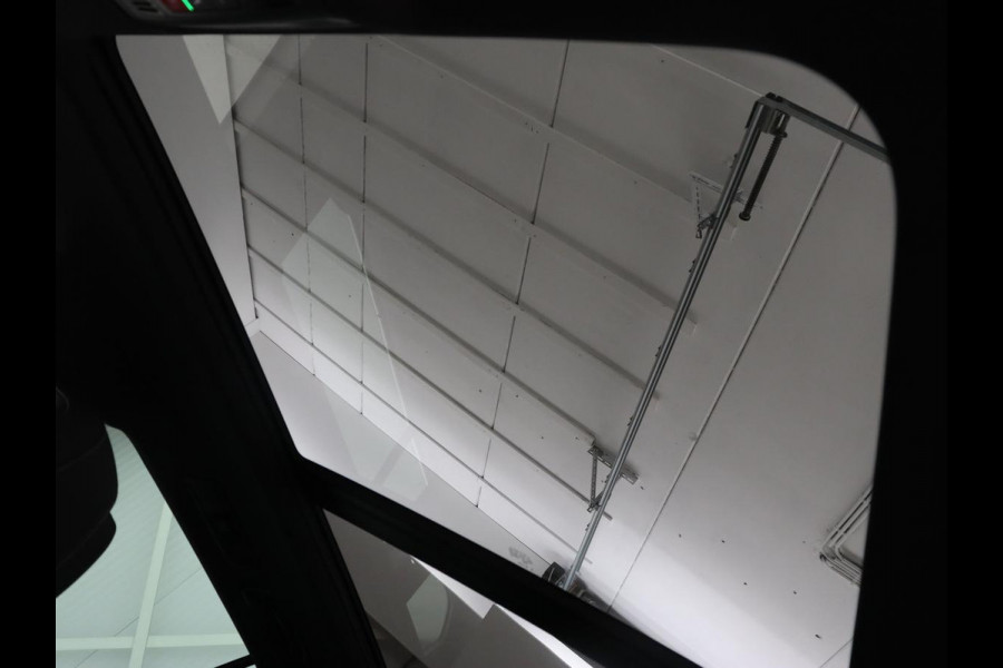 Volkswagen Tiguan 1.4 TSI eHybrid R Line | Panoramadak | Leder | Stoelverwarming | Trekhaak | 360 Camera | Adaptive cruise | Carplay | Matrix LED | Navigatie | Achterbankverwarming | PHEV | Plug In