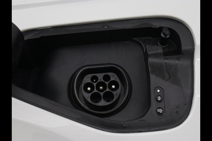 Volkswagen Tiguan 1.4 TSI eHybrid R Line | Panoramadak | Leder | Stoelverwarming | Trekhaak | 360 Camera | Adaptive cruise | Carplay | Matrix LED | Navigatie | Achterbankverwarming | PHEV | Plug In