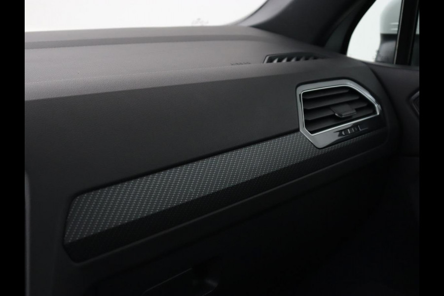 Volkswagen Tiguan 1.4 TSI eHybrid R Line | Panoramadak | Leder | Stoelverwarming | Trekhaak | 360 Camera | Adaptive cruise | Carplay | Matrix LED | Navigatie | Achterbankverwarming | PHEV | Plug In