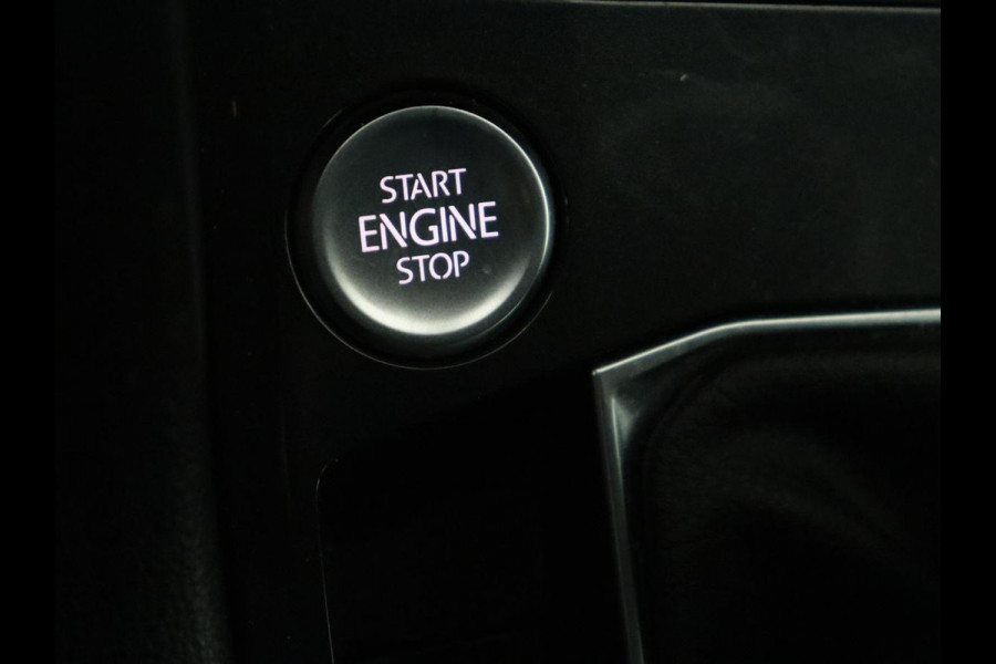 Volkswagen Tiguan 1.4 TSI eHybrid R Line | Panoramadak | Leder | Stoelverwarming | Trekhaak | 360 Camera | Adaptive cruise | Carplay | Matrix LED | Navigatie | Achterbankverwarming | PHEV | Plug In