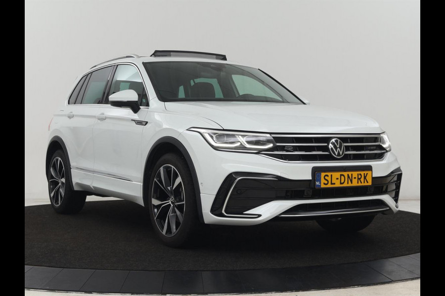 Volkswagen Tiguan 1.4 TSI eHybrid R Line | Panoramadak | Leder | Stoelverwarming | Trekhaak | 360 Camera | Adaptive cruise | Carplay | Matrix LED | Navigatie | Achterbankverwarming | PHEV | Plug In