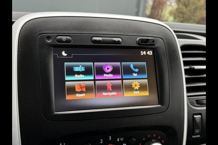 Renault Trafic 2.0 dCi 120 PK / L2H1 / DUBBELE CABINE / TREKHAAK / IMPERIAAL / 6-PERS / LED / AIRCO / CRUISE