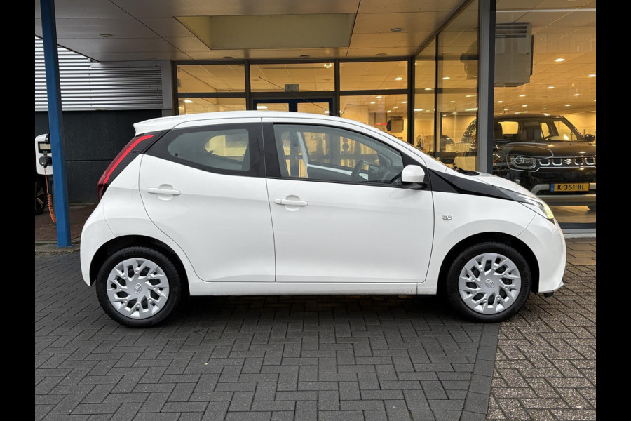 Toyota Aygo 1.0 VVT-i x-play | Carplay | Achteruitrijcamera | Airco | Automaat