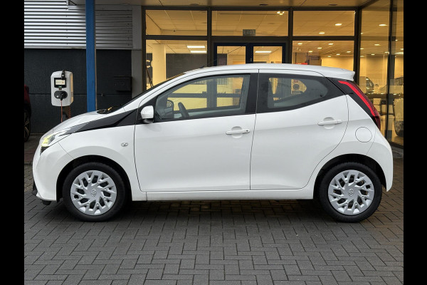 Toyota Aygo 1.0 VVT-i x-play | Carplay | Achteruitrijcamera | Airco | Automaat
