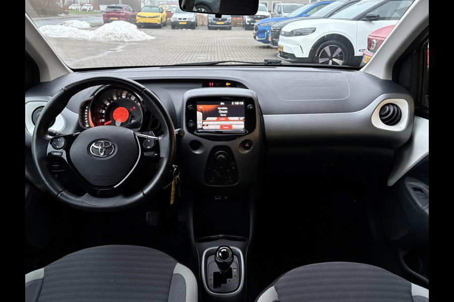 Toyota Aygo 1.0 VVT-i x-play | Carplay | Achteruitrijcamera | Airco | Automaat