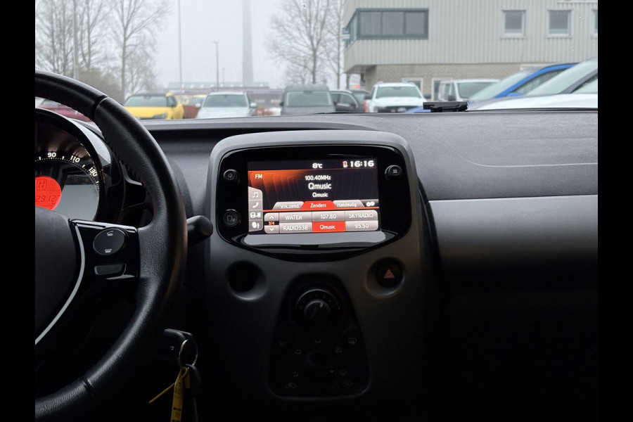 Toyota Aygo 1.0 VVT-i x-play | Carplay | Achteruitrijcamera | Airco | Automaat