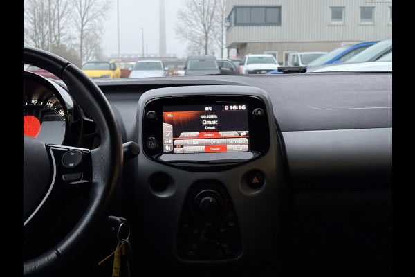 Toyota Aygo 1.0 VVT-i x-play | Carplay | Achteruitrijcamera | Airco | Automaat