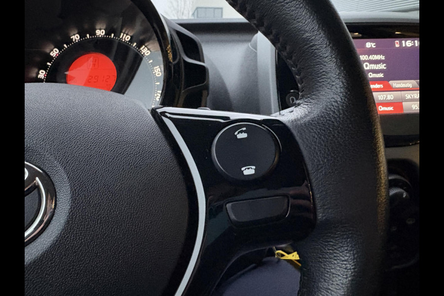 Toyota Aygo 1.0 VVT-i x-play | Carplay | Achteruitrijcamera | Airco | Automaat