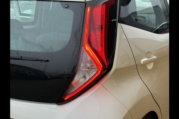 Toyota Aygo 1.0 VVT-i x-play | Carplay | Achteruitrijcamera | Airco | Automaat