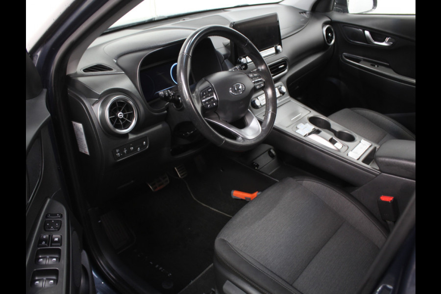 Hyundai Kona EV Comfort 64 kWh CAMERA | NAVI | CARPLAY | LMV17 | LED | PDC | CLIMATE | DAB | ADAPCRUISE