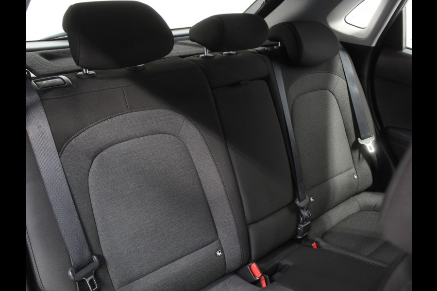 Hyundai Kona EV Comfort 64 kWh CAMERA | NAVI | CARPLAY | LMV17 | LED | PDC | CLIMATE | DAB | ADAPCRUISE