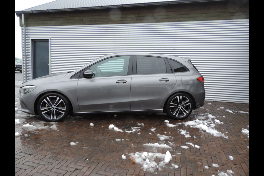 Mercedes-Benz B-Klasse 180 Launch Edition Premium Plus TREKHAAK