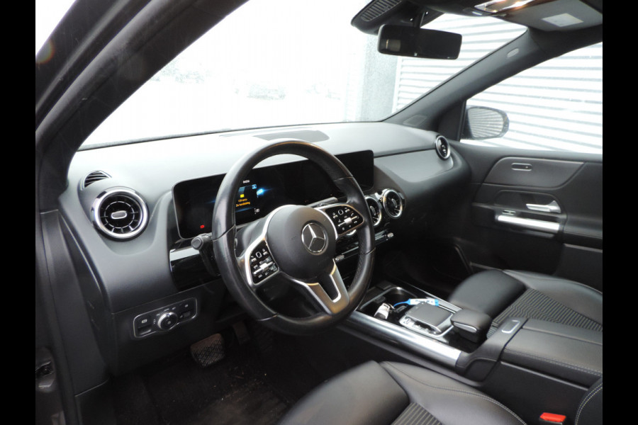 Mercedes-Benz B-Klasse 180 Launch Edition Premium Plus TREKHAAK
