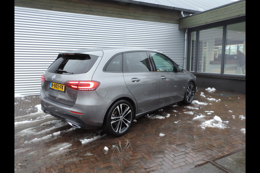 Mercedes-Benz B-Klasse 180 Launch Edition Premium Plus TREKHAAK