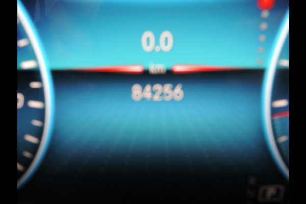 Mercedes-Benz B-Klasse 180 Launch Edition Premium Plus TREKHAAK