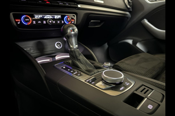 Audi A3 Sportback 35 TFSI 3x S-Line Black Edition Pano NAP