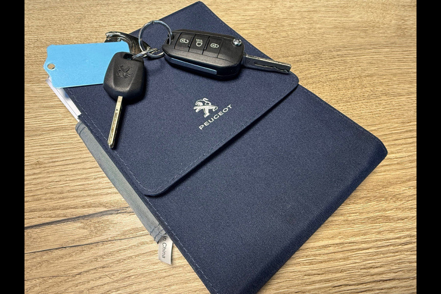 Peugeot 208 1.2 PureTech Blue Lion / APK