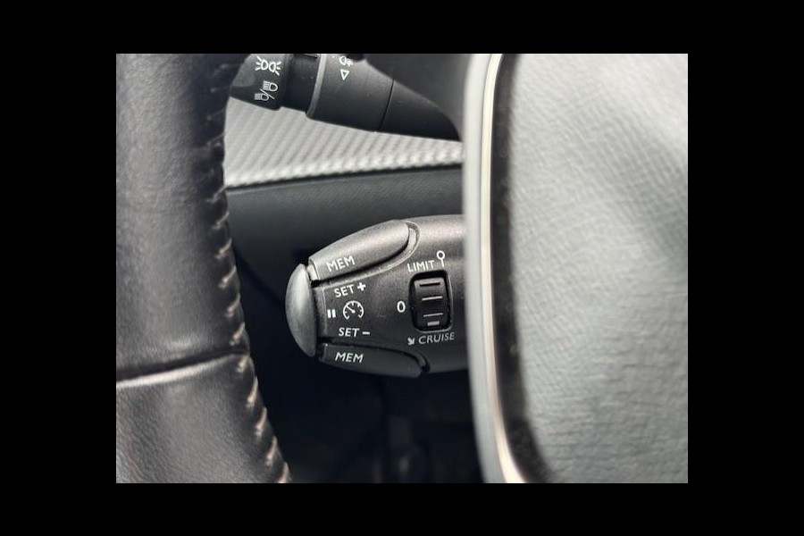 Peugeot 208 1.2 Allure -Dealer onderhouden-1e eigenaar-LED