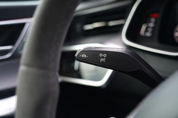 Audi RS6 Avant RS6 TFSI Quattro | B&O Advanced | Dynamic PLUS pakket | Keramisch | 360cam | HuD | Competition Velgen | Nightvision