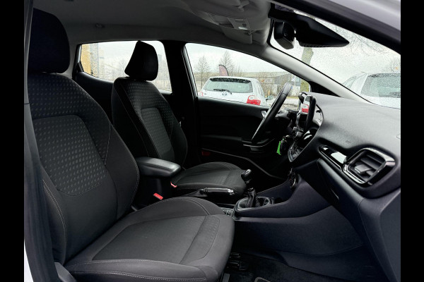 Ford Fiesta 1.0 EcoBoost Hybrid ST-Line X Navi,125pk,6 Bak,Carplay,Camera,Stoelverw,Stuurverw,Clima,Cruise,Pdc V+A,Lm velgen,N.A.P,Apk tot 04-2027