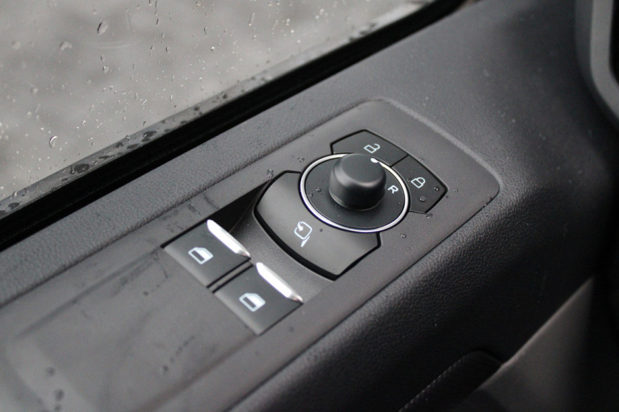 Ford E-Transit Custom 320 L1H1 Limited 65 kWh 218pk - Trekhaak - Pro Power - Stoelverwarming - Carplay/Android - Camera - Rijklaar