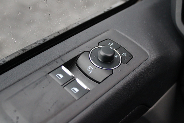 Ford E-Transit Custom 320 L1H1 Limited 65 kWh 218pk - Trekhaak - Pro Power - Stoelverwarming - Carplay/Android - Camera - Rijklaar