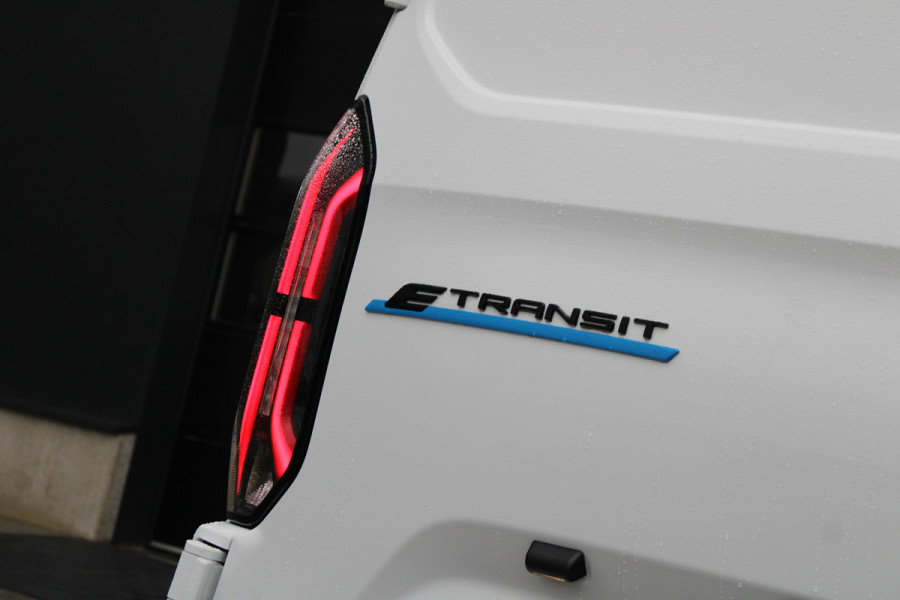 Ford E-Transit Custom 320 L1H1 Limited 65 kWh 218pk - Trekhaak - Pro Power - Stoelverwarming - Carplay/Android - Camera - Rijklaar