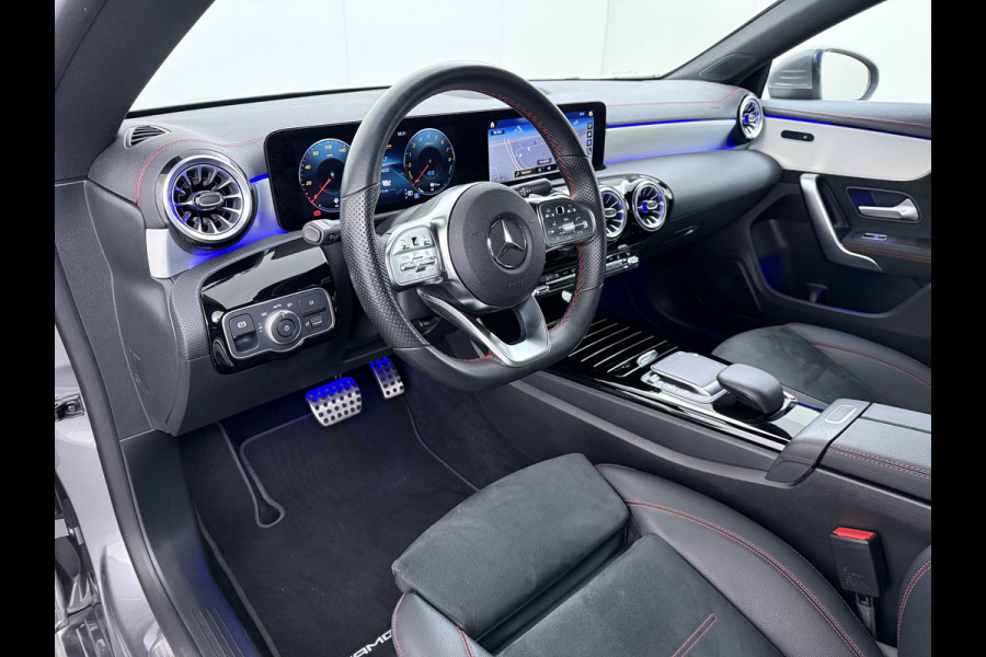 Mercedes-Benz CLA-Klasse 250e AMG // Keyless Entry // Sfeerverlichting // Camera // 19" AMG Velgen // Apple Carplay // Android Auto // Privacy Glas