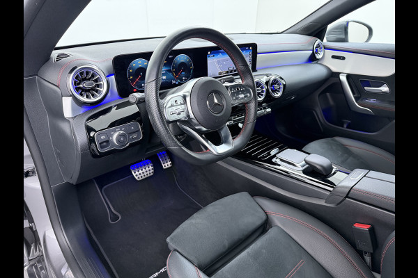 Mercedes-Benz CLA-Klasse 250e AMG // Keyless Entry // Sfeerverlichting // Camera // 19" AMG Velgen // Apple Carplay // Android Auto // Privacy Glas