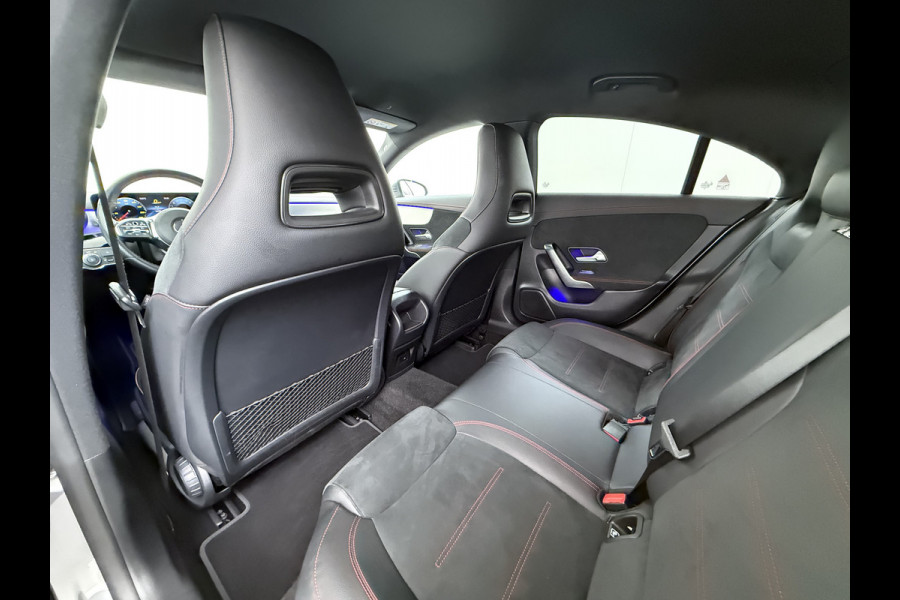 Mercedes-Benz CLA-Klasse 250e AMG // Keyless Entry // Sfeerverlichting // Camera // 19" AMG Velgen // Apple Carplay // Android Auto // Privacy Glas