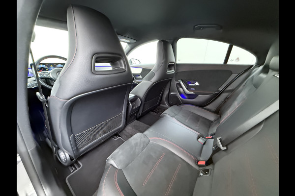 Mercedes-Benz CLA-Klasse 250e AMG // Keyless Entry // Sfeerverlichting // Camera // 19" AMG Velgen // Apple Carplay // Android Auto // Privacy Glas