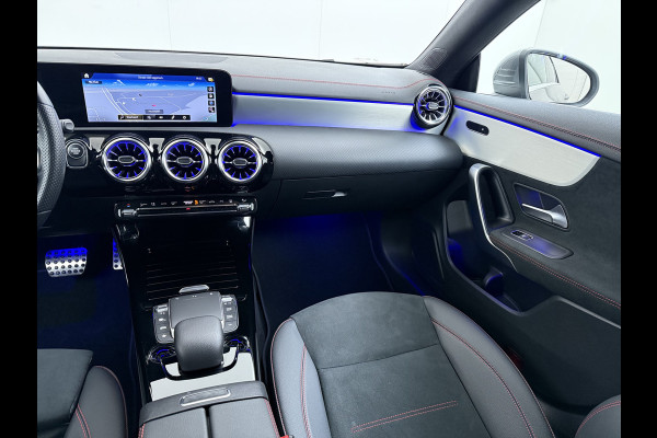 Mercedes-Benz CLA-Klasse 250e AMG // Keyless Entry // Sfeerverlichting // Camera // 19" AMG Velgen // Apple Carplay // Android Auto // Privacy Glas
