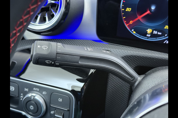 Mercedes-Benz CLA-Klasse 250e AMG // Keyless Entry // Sfeerverlichting // Camera // 19" AMG Velgen // Apple Carplay // Android Auto // Privacy Glas
