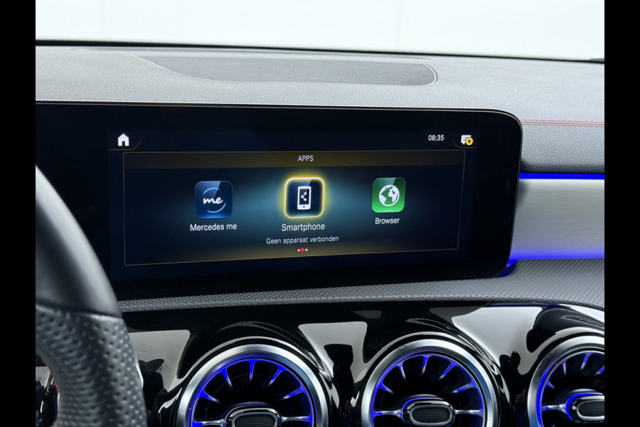 Mercedes-Benz CLA-Klasse 250e AMG // Keyless Entry // Sfeerverlichting // Camera // 19" AMG Velgen // Apple Carplay // Android Auto // Privacy Glas