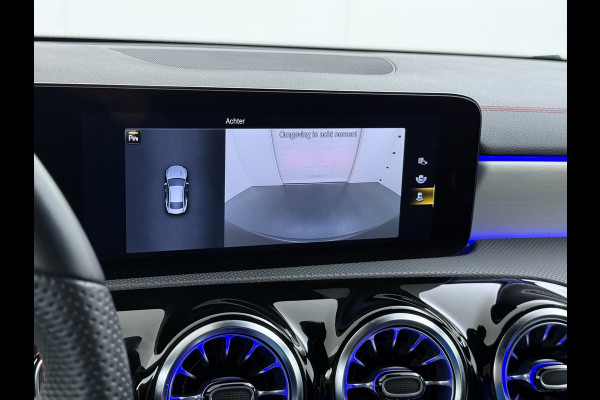 Mercedes-Benz CLA-Klasse 250e AMG // Keyless Entry // Sfeerverlichting // Camera // 19" AMG Velgen // Apple Carplay // Android Auto // Privacy Glas
