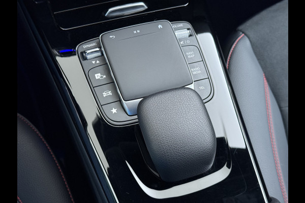 Mercedes-Benz CLA-Klasse 250e AMG // Keyless Entry // Sfeerverlichting // Camera // 19" AMG Velgen // Apple Carplay // Android Auto // Privacy Glas