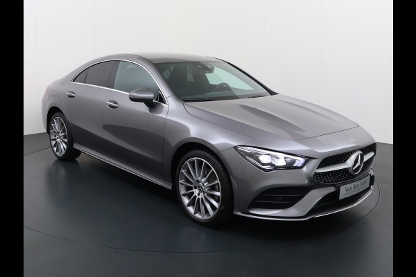 Mercedes-Benz CLA-Klasse 250e AMG // Keyless Entry // Sfeerverlichting // Camera // 19" AMG Velgen // Apple Carplay // Android Auto // Privacy Glas