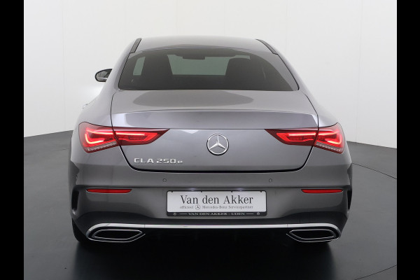 Mercedes-Benz CLA-Klasse 250e AMG // Keyless Entry // Sfeerverlichting // Camera // 19" AMG Velgen // Apple Carplay // Android Auto // Privacy Glas