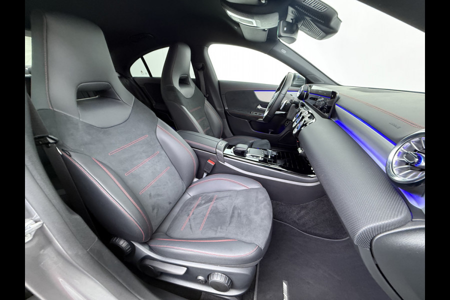 Mercedes-Benz CLA-Klasse 250e AMG // Keyless Entry // Sfeerverlichting // Camera // 19" AMG Velgen // Apple Carplay // Android Auto // Privacy Glas