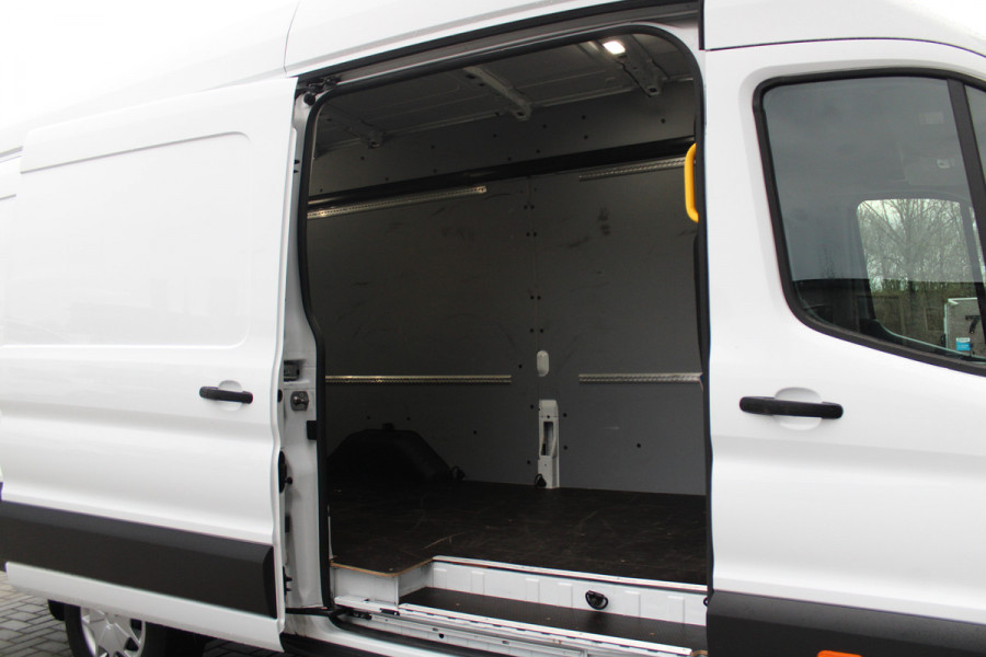 Ford Transit 350 2.0 TDCI L4H3 Trend RWD 130pk - Spiegel Camera - Cruise - Carplay - Airco - PDC - Rijklaar