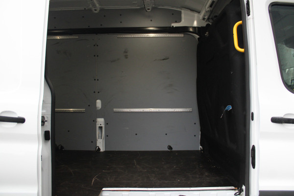 Ford Transit 350 2.0 TDCI L4H3 Trend RWD 130pk - Spiegel Camera - Cruise - Carplay - Airco - PDC - Rijklaar