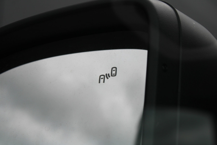 Volkswagen Crafter 30 2.0 TDI L3H3 140pk - Navigatie - DAB - Geveerde Stoel - Camera - Carplay - Rijklaar