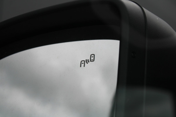 Volkswagen Crafter 30 2.0 TDI L3H3 140pk - Navigatie - DAB - Geveerde Stoel - Camera - Carplay - Rijklaar