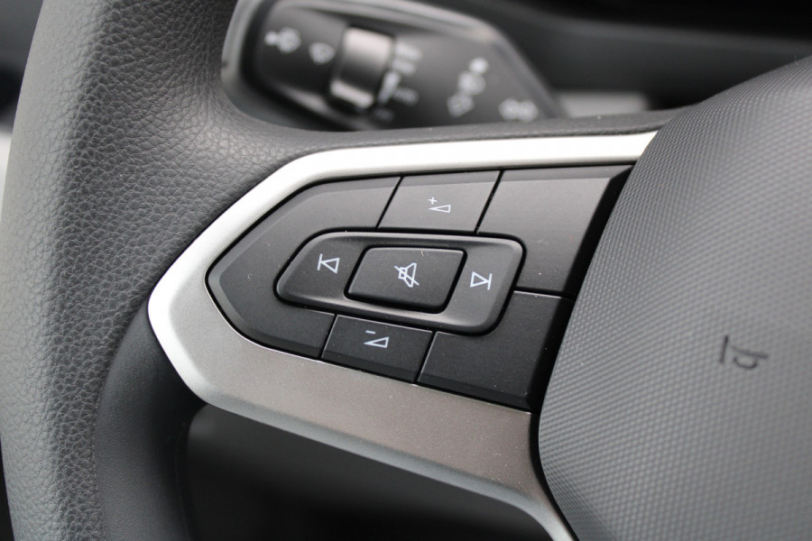 Volkswagen Crafter 30 2.0 TDI L3H3 140pk - Navigatie - DAB - Geveerde Stoel - Camera - Carplay - Rijklaar