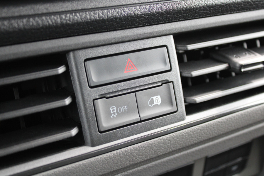 Volkswagen Crafter 30 2.0 TDI L3H3 140pk - Navigatie - DAB - Geveerde Stoel - Camera - Carplay - Rijklaar