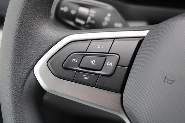 Volkswagen Crafter 30 2.0 TDI L3H3 140pk - Navigatie - DAB - Geveerde Stoel - Camera - Carplay - Rijklaar