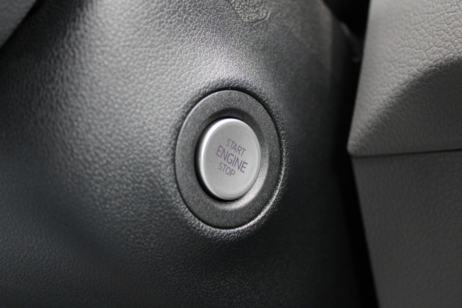 Volkswagen Crafter 30 2.0 TDI L3H3 140pk - Navigatie - DAB - Geveerde Stoel - Camera - Carplay - Rijklaar