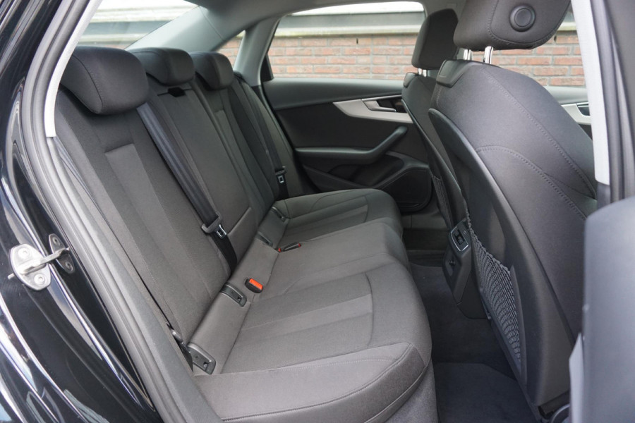 Audi A4 Limousine 35 TFSI 150PK Virtual Cockpit/Sportstoelen/ Origineel Nederlands/1e Eigenaar.