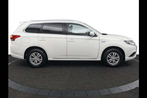 Mitsubishi Outlander 2.4 PHEV Pure*AUTOM.*ECC*CRUISE*NAVI*CAM*TEL*